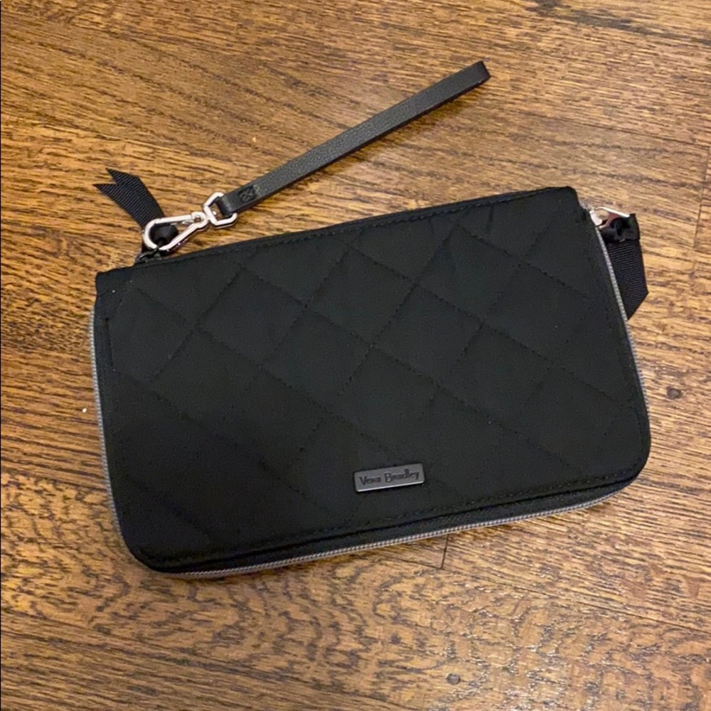 Vera Bradley on the go wristlet in black